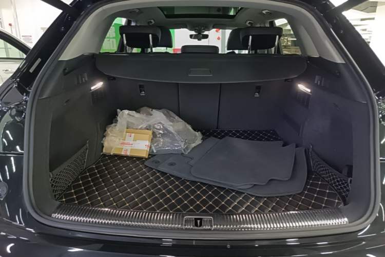 Used Audi Q5L 2020 Updated 40 TFSI Prestige Fashion Edition Trunk