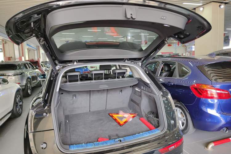 Used Audi Q5L 2020 Updated 40 TFSI Prestige Fashion Edition Trunk