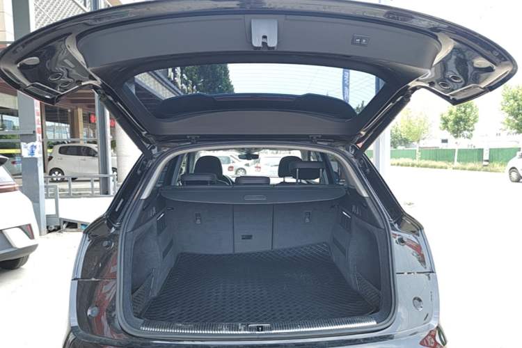 Used Audi Q5L 2020 Updated 40 TFSI Prestige Fashion Edition Trunk