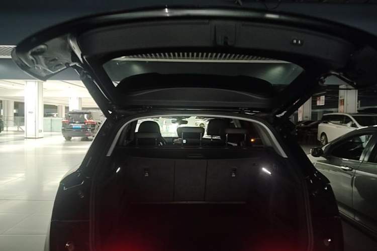 Used Audi Q5L 2020 Updated 40 TFSI Prestige Fashion Edition Trunk