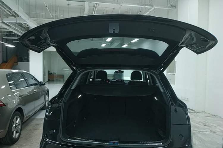Used Audi Q5L 2020 Updated 40 TFSI Prestige Fashion Edition Trunk