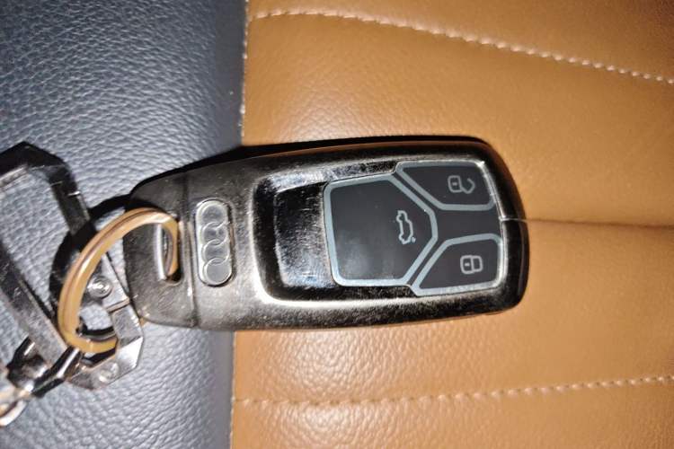Used Audi Q5L 2020 40 TFSI Prestige Fashion Edition Vehicle Key