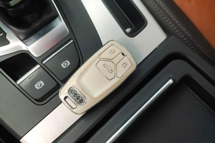 Used Audi Q5L 2020 Updated 40 TFSI Prestige Fashion Edition Vehicle Key