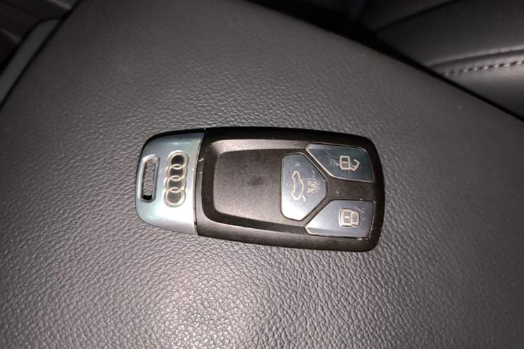 Used Audi Q5L 2020 Updated 40 TFSI Prestige Fashion Edition Vehicle Key