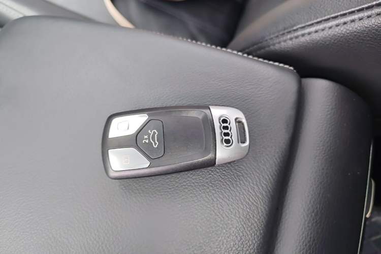 Used Audi Q5L 2020 Updated 40 TFSI Prestige Fashion Edition Vehicle Key