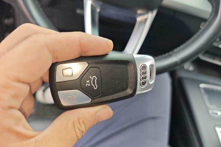 Used Audi Q5L 2020 Updated 40 TFSI Prestige Fashion Edition Vehicle Key