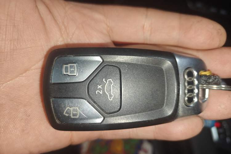 Used Audi Q5L 2020 45 TFSI Prestige Fashion Model Vehicle Key