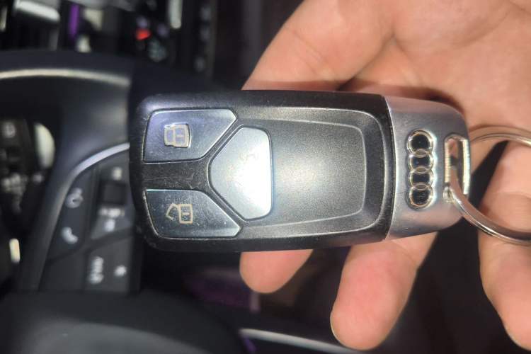 Used Audi Q5L 2020 Updated 40 TFSI Prestige Fashion Edition Vehicle Key