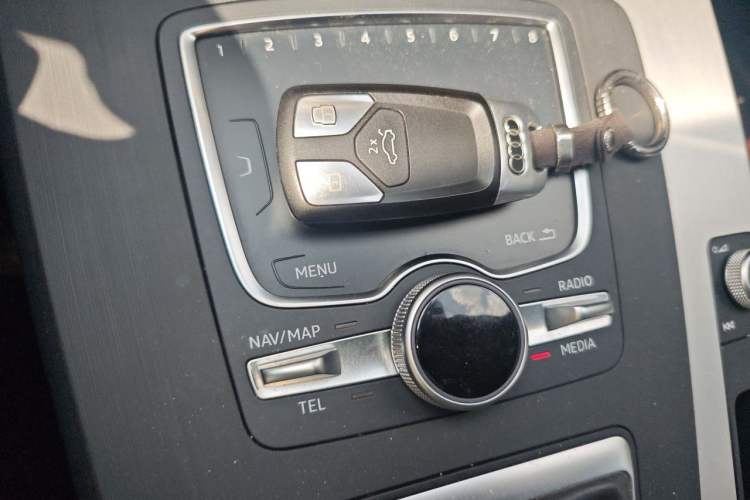 Used Audi Q5L 2020 Updated 40 TFSI Prestige Fashion Edition Vehicle Key