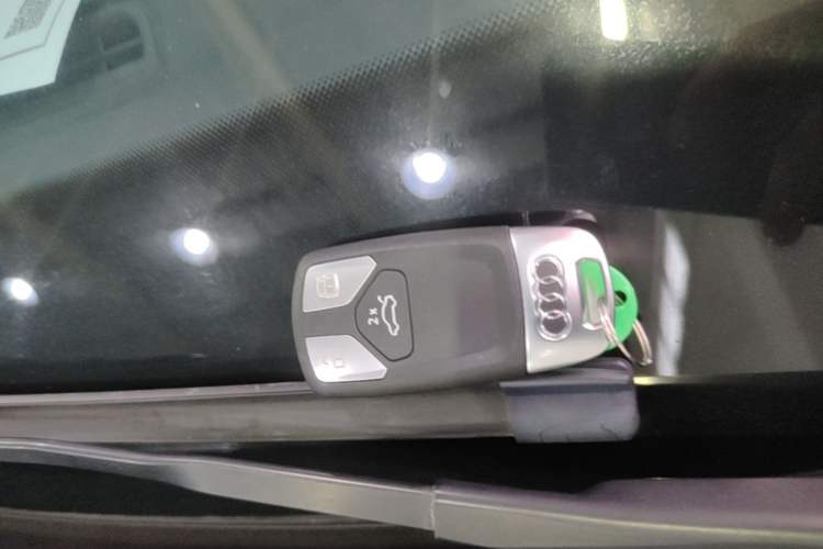 Used Audi Q5L 2020 Updated 40 TFSI Prestige Fashion Edition Vehicle Key