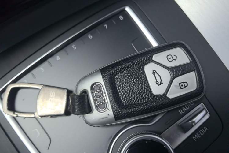 Used Audi Q5L 2020 Updated 40 TFSI Prestige Fashion Edition Vehicle Key