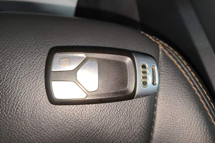 Used Audi Q5L 2020 Updated 40 TFSI Prestige Fashion Edition Vehicle Key