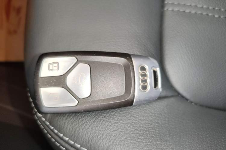 Used Audi Q5L 2020 Updated 40 TFSI Prestige Fashion Edition Vehicle Key