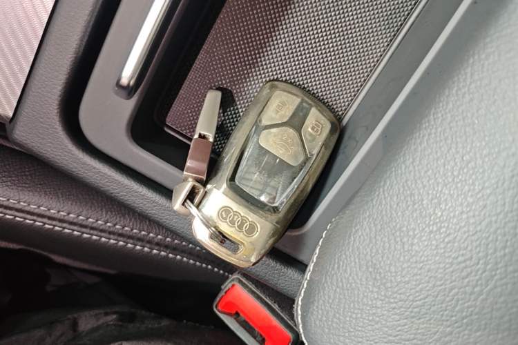 Used Audi Q5L 2020 45 TFSI Prestige Fashion Model Vehicle Key