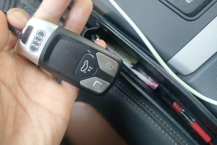 Used Audi Q5L 2020 Updated 40 TFSI Prestige Fashion Edition Vehicle Key