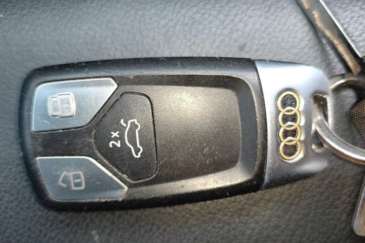 Used Audi Q5L 2020 Updated 40 TFSI Prestige Fashion Edition Vehicle Key