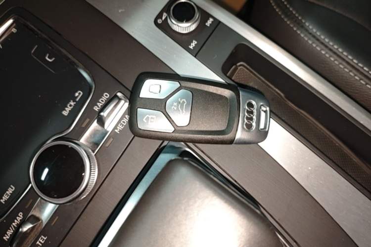 Used Audi Q5L 2020 Updated 40 TFSI Prestige Fashion Edition Vehicle Key