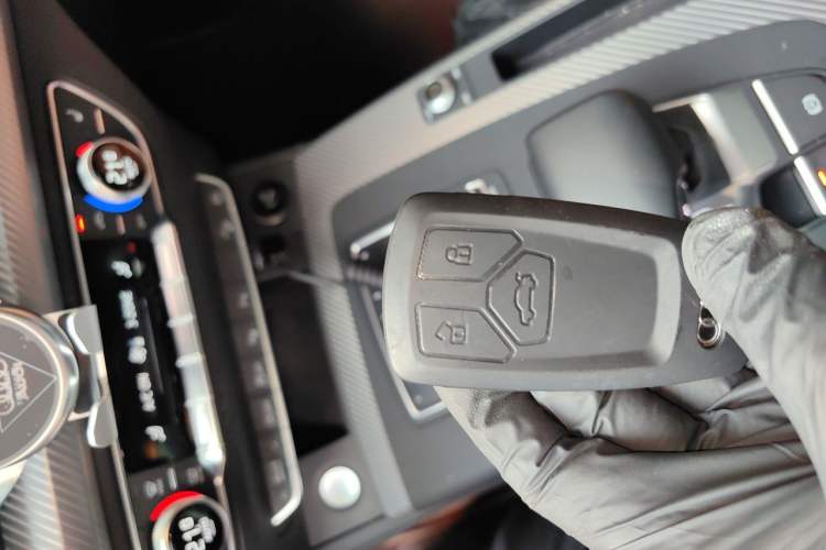 Used Audi Q5L 2020 45 TFSI Prestige Fashion Model Vehicle Key