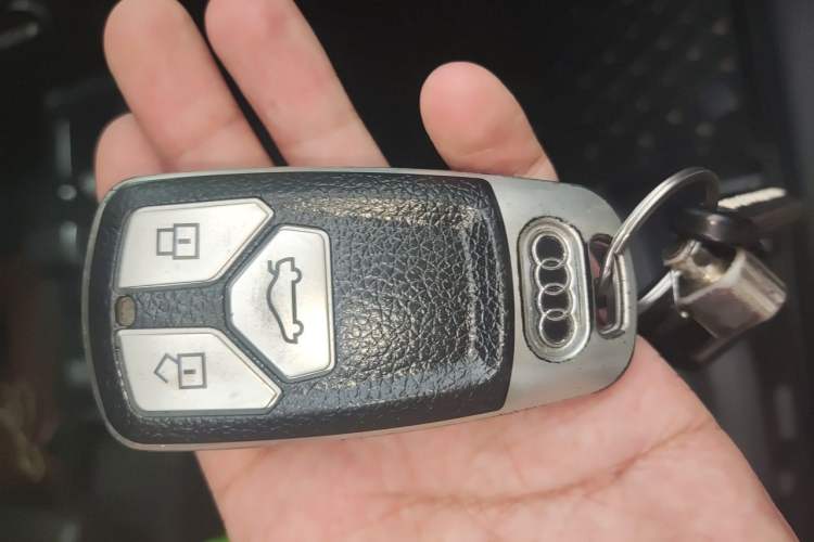 Used Audi Q5L 2020 Updated 40 TFSI Prestige Fashion Edition Vehicle Key