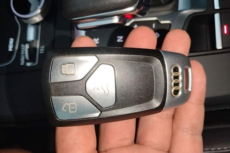 Used Audi Q5L 2020 Updated 40 TFSI Prestige Fashion Edition Vehicle Key
