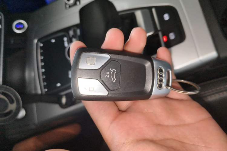 Used Audi Q5L 2020 Updated 40 TFSI Prestige Fashion Edition Vehicle Key