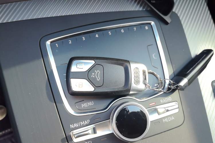 Used Audi Q5L 2020 45 TFSI Prestige Fashion Model Vehicle Key