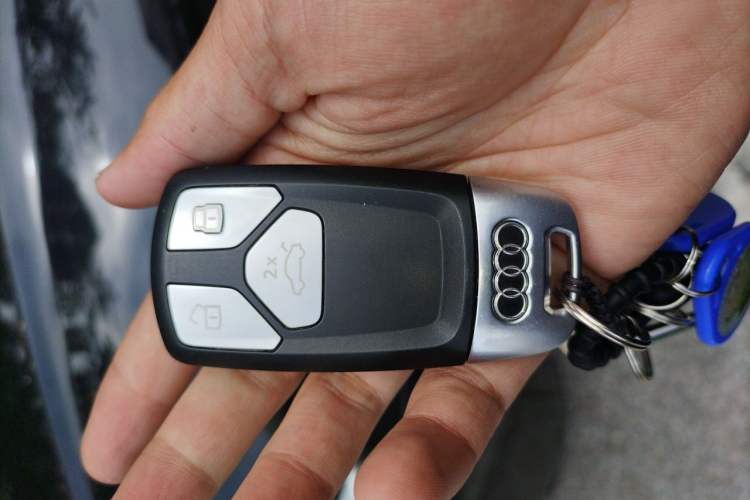 Used Audi Q5L 2020 Updated 40 TFSI Prestige Fashion Edition Vehicle Key