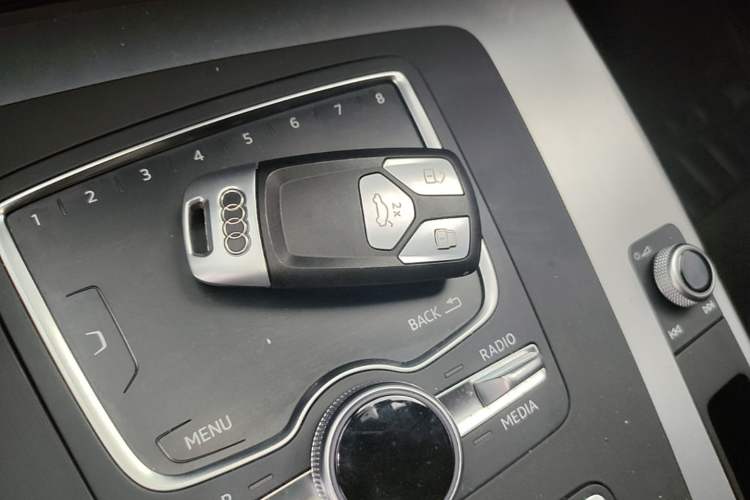 Used Audi Q5L 2020 Updated 40 TFSI Prestige Fashion Edition Vehicle Key