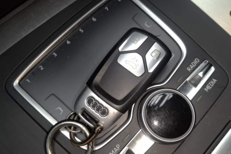 Used Audi Q5L 2020 Updated 40 TFSI Prestige Fashion Edition Vehicle Key