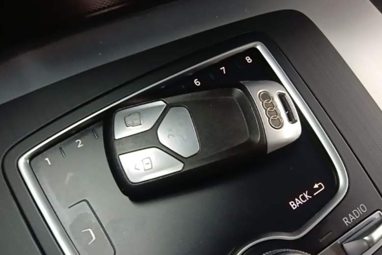 Used Audi Q5L 2020 Updated 40 TFSI Prestige Fashion Edition Vehicle Key