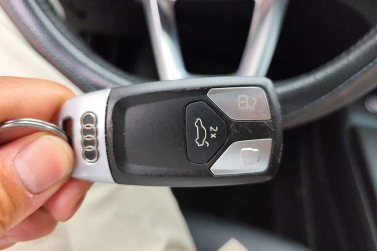 Used Audi Q5L 2020 Updated 40 TFSI Prestige Fashion Edition Vehicle Key