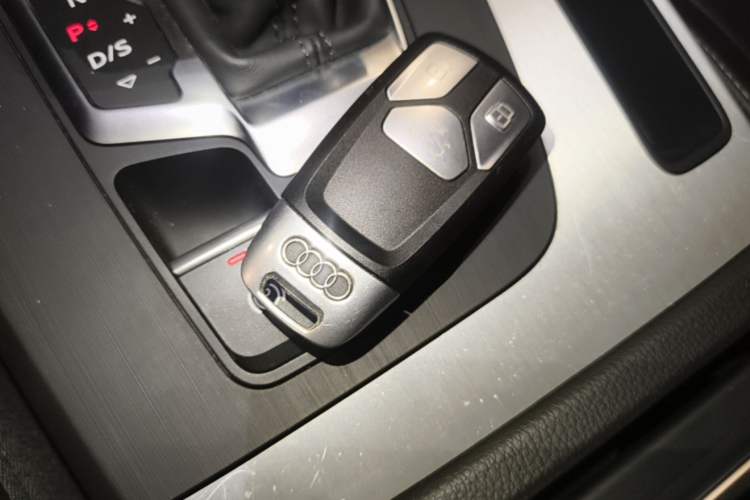Used Audi Q5L 2020 Updated 40 TFSI Prestige Fashion Edition Vehicle Key