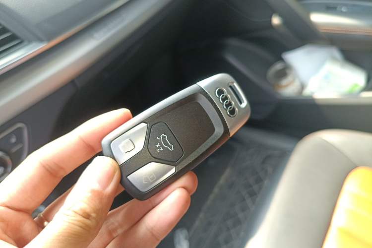 Used Audi Q5L 2020 Updated 40 TFSI Prestige Fashion Edition Vehicle Key