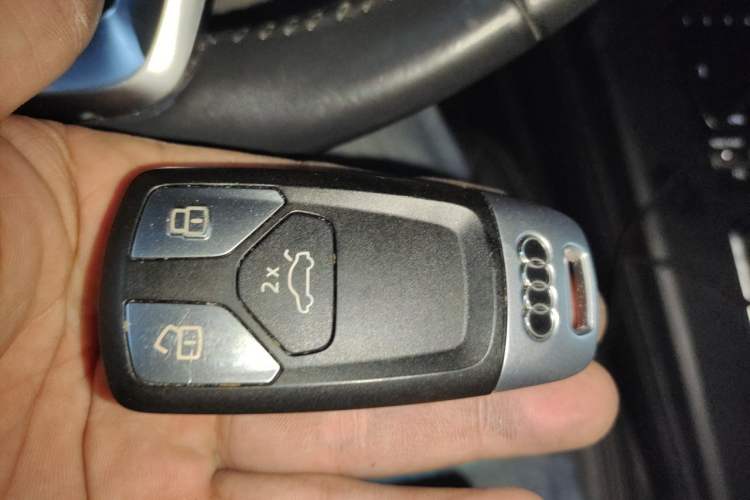 Used Audi Q5L 2020 Updated 40 TFSI Prestige Fashion Edition Vehicle Key