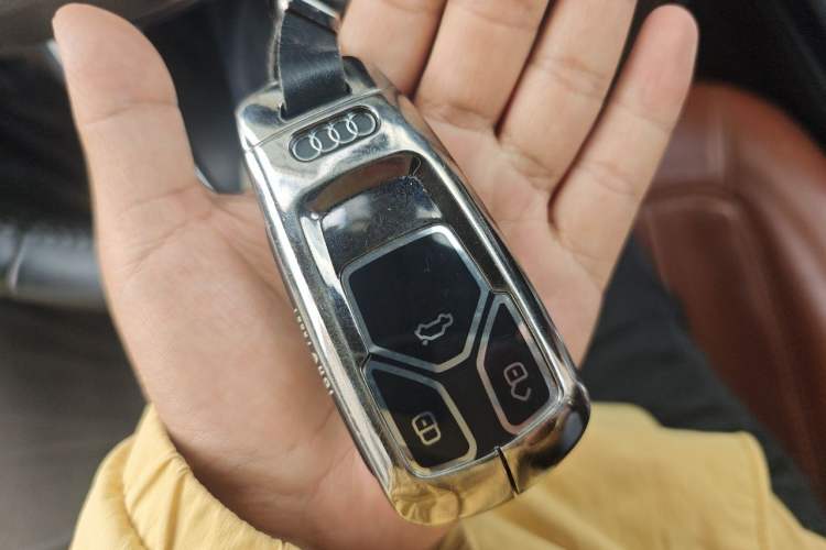 Used Audi Q5L 2020 Updated 40 TFSI Prestige Fashion Edition Vehicle Key