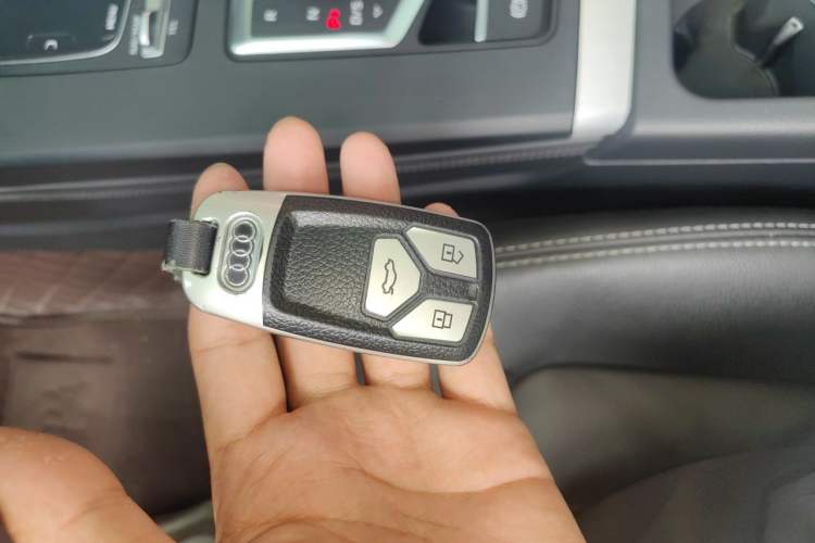Used Audi Q5L 2020 Updated 40 TFSI Prestige Fashion Edition Vehicle Key