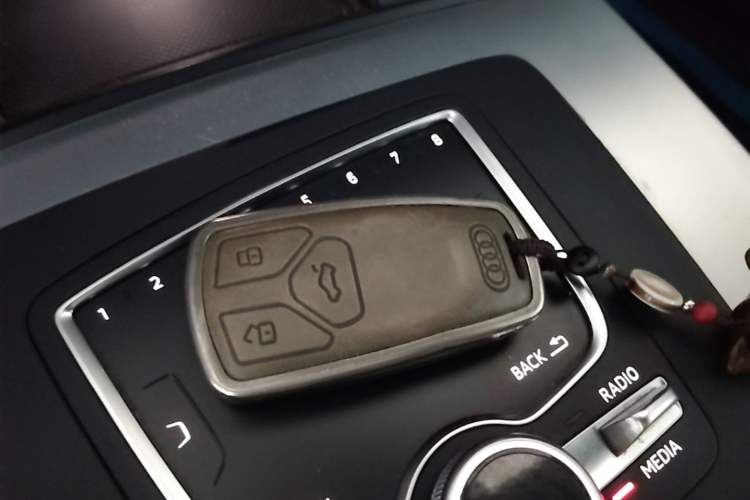 Used Audi Q5L 2020 Updated 40 TFSI Prestige Fashion Edition Vehicle Key
