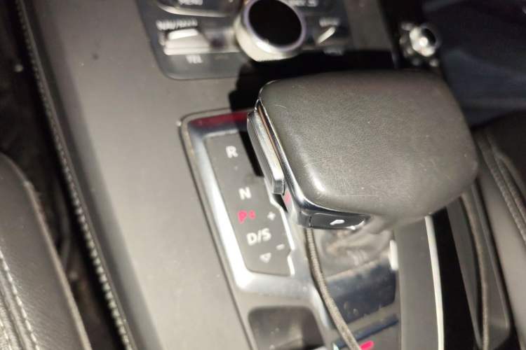 Used Audi Q5L 2020 Updated 40 TFSI Prestige Fashion Edition Vehicle Key