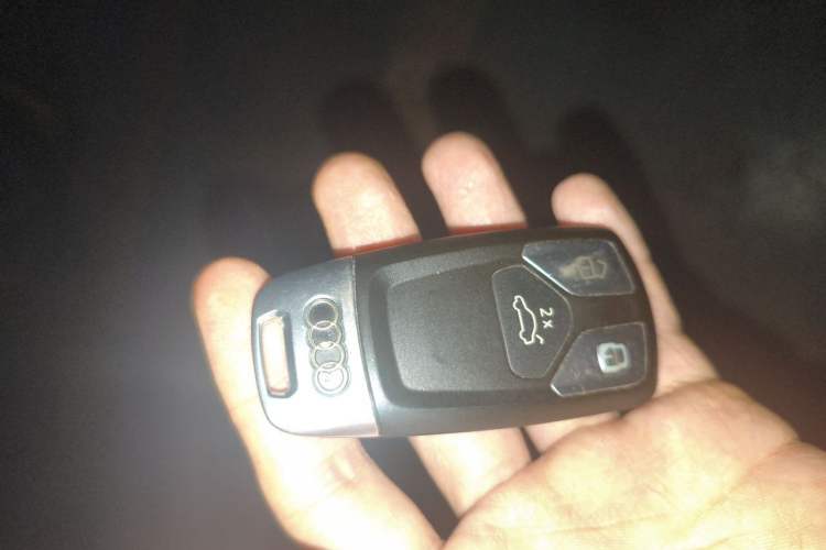 Used Audi Q5L 2020 Updated 40 TFSI Prestige Fashion Edition Vehicle Key