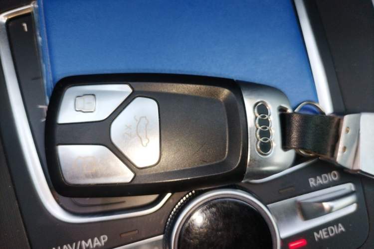 Used Audi Q5L 2020 Updated 40 TFSI Prestige Fashion Edition Vehicle Key
