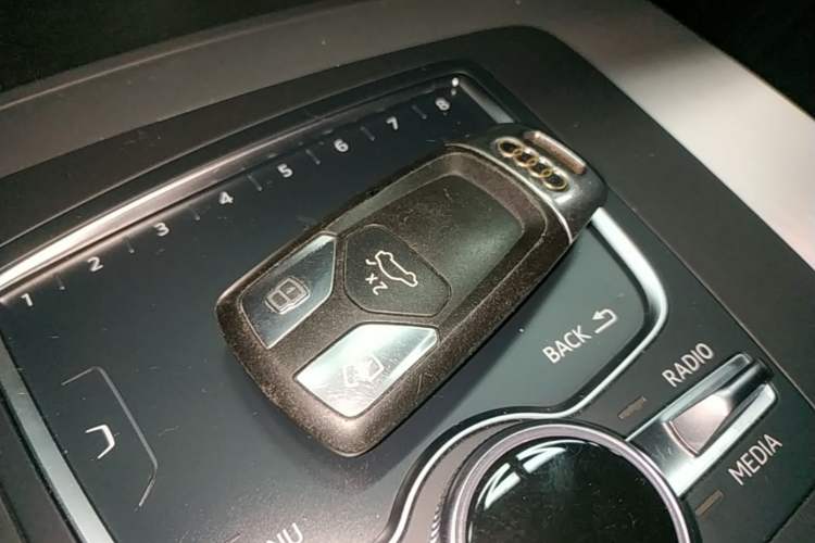 Used Audi Q5L 2020 Updated 40 TFSI Prestige Fashion Edition Vehicle Key