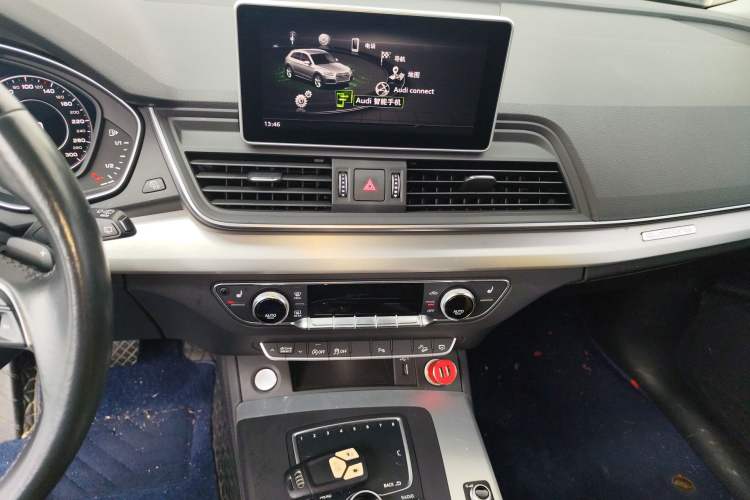 Used Audi Q5L 2020 Updated 40 TFSI Prestige Fashion Edition Audio And AC Panel