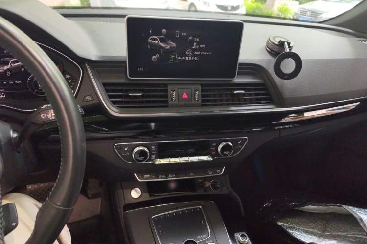 Used Audi Q5L 2020 40 TFSI Prestige Fashion Edition Audio And AC Panel