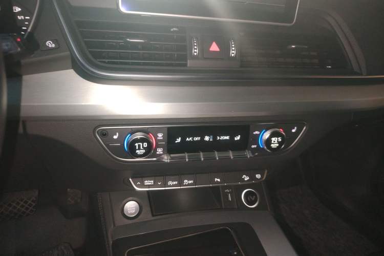 Used Audi Q5L 2020 Updated 40 TFSI Prestige Fashion Edition Audio And AC Panel