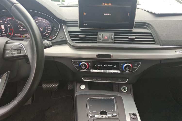 Used Audi Q5L 2020 Updated 40 TFSI Prestige Fashion Edition Audio And AC Panel