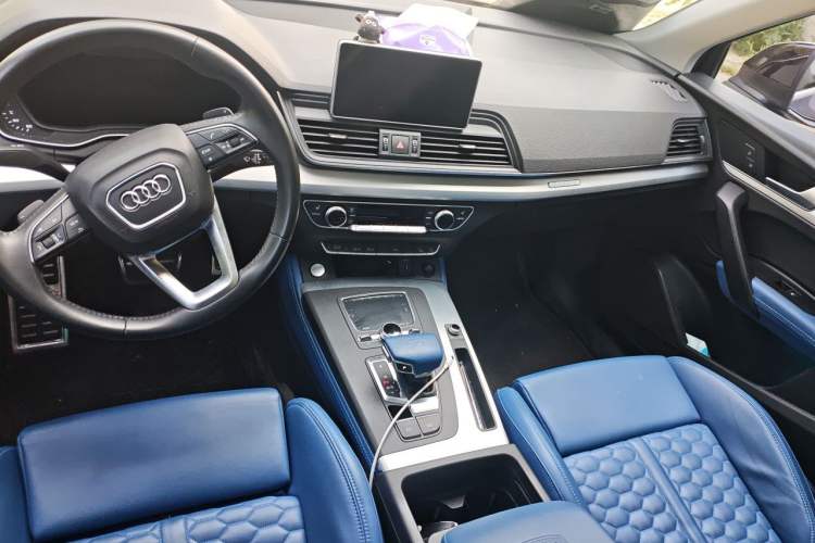 Used Audi Q5L 2020 Updated 40 TFSI Prestige Fashion Edition Center Console