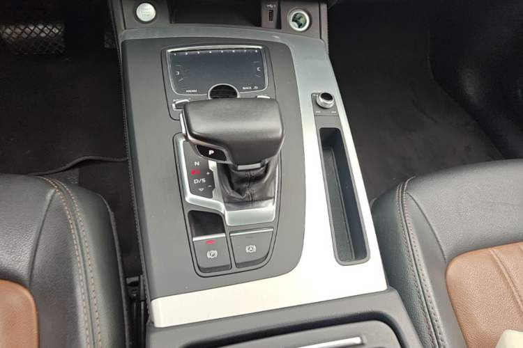Used Audi Q5L 2020 Updated 40 TFSI Prestige Fashion Edition Gear Lever