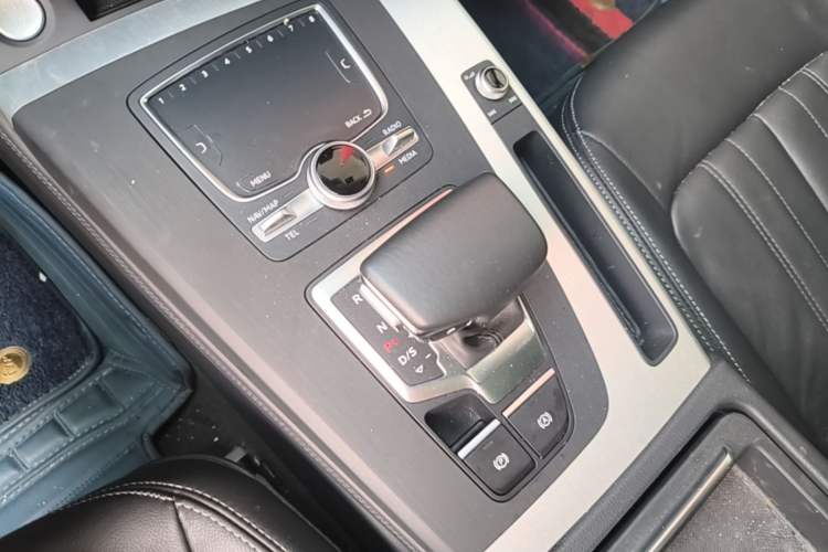 Used Audi Q5L 2020 Updated 40 TFSI Prestige Fashion Edition Gear Lever