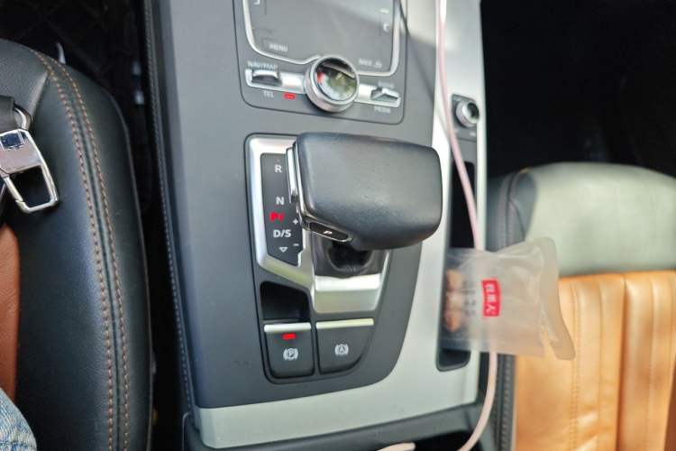 Used Audi Q5L 2020 Updated 40 TFSI Prestige Fashion Edition Gear Lever