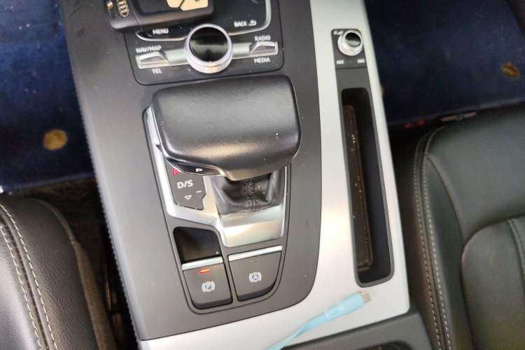 Used Audi Q5L 2020 Updated 40 TFSI Prestige Fashion Edition Gear Lever
